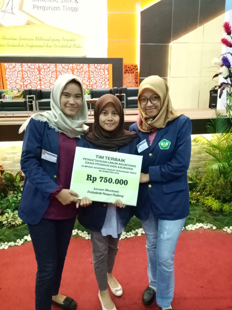 Tiga Mahasiswa Akuntansi Universitas Bung Hatta Menangkan Olimpiade Akuntansi di Politeknik Negeri Padang