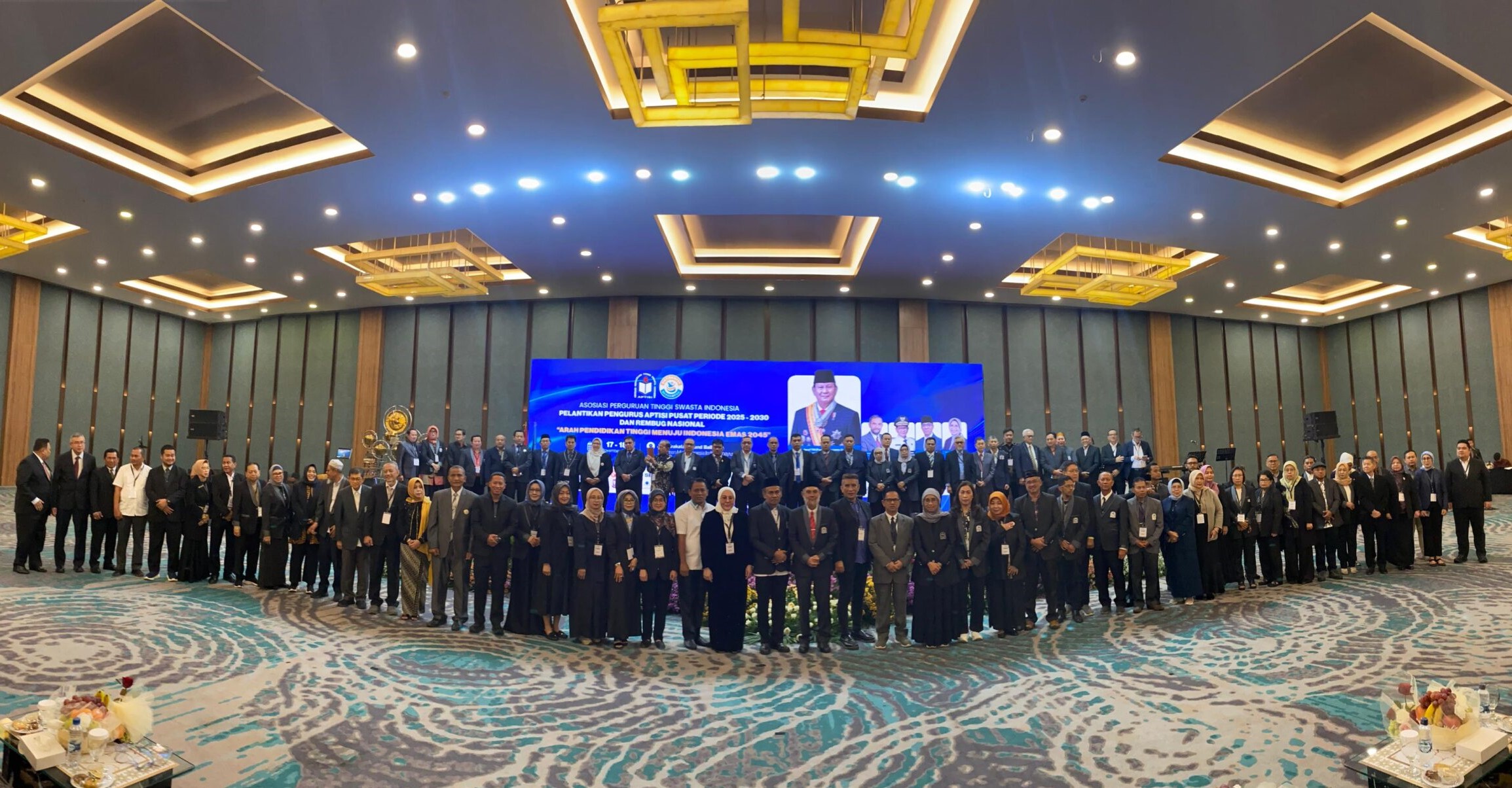 ketua_badan_pembina_yayasan_pendidikan_bung_hatta_dan_rektor_universitas_bung_hatta_dilantik_sebagai_pengurus_pusat_aptisi_2025-2030_