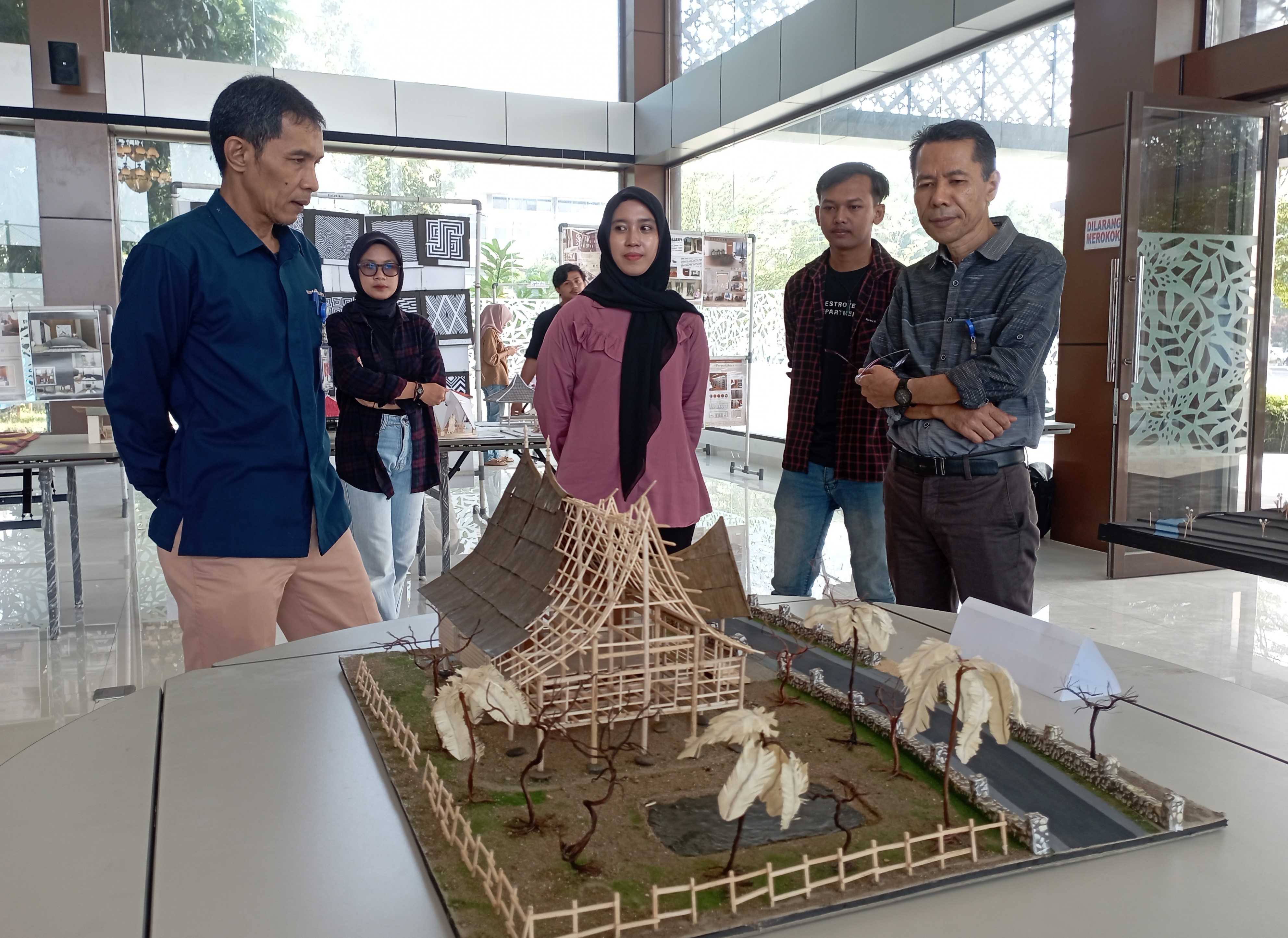 Bung Hatta Architecture Expo Pamerkan Hasil Kuliah Lapangan 