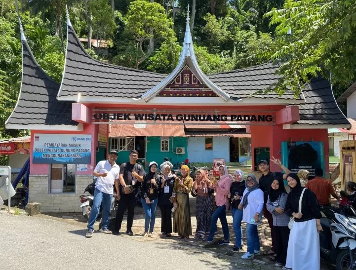 Universitas Bung Hatta Dukung SDG's, Lakukan Pendampingan Hospitality Kepariwisataan Objek Wisata Gunung Padang