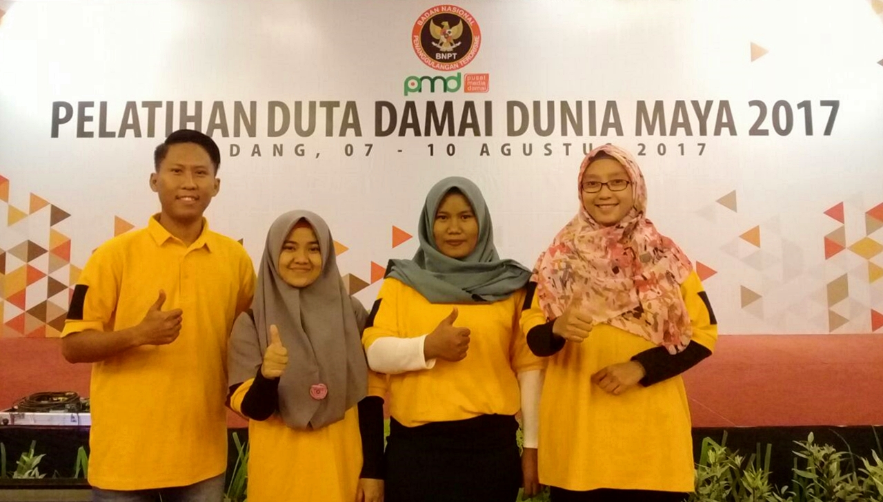 4_mahasiswa_universitas_bung_hatta_jadi_duta_damai_2017