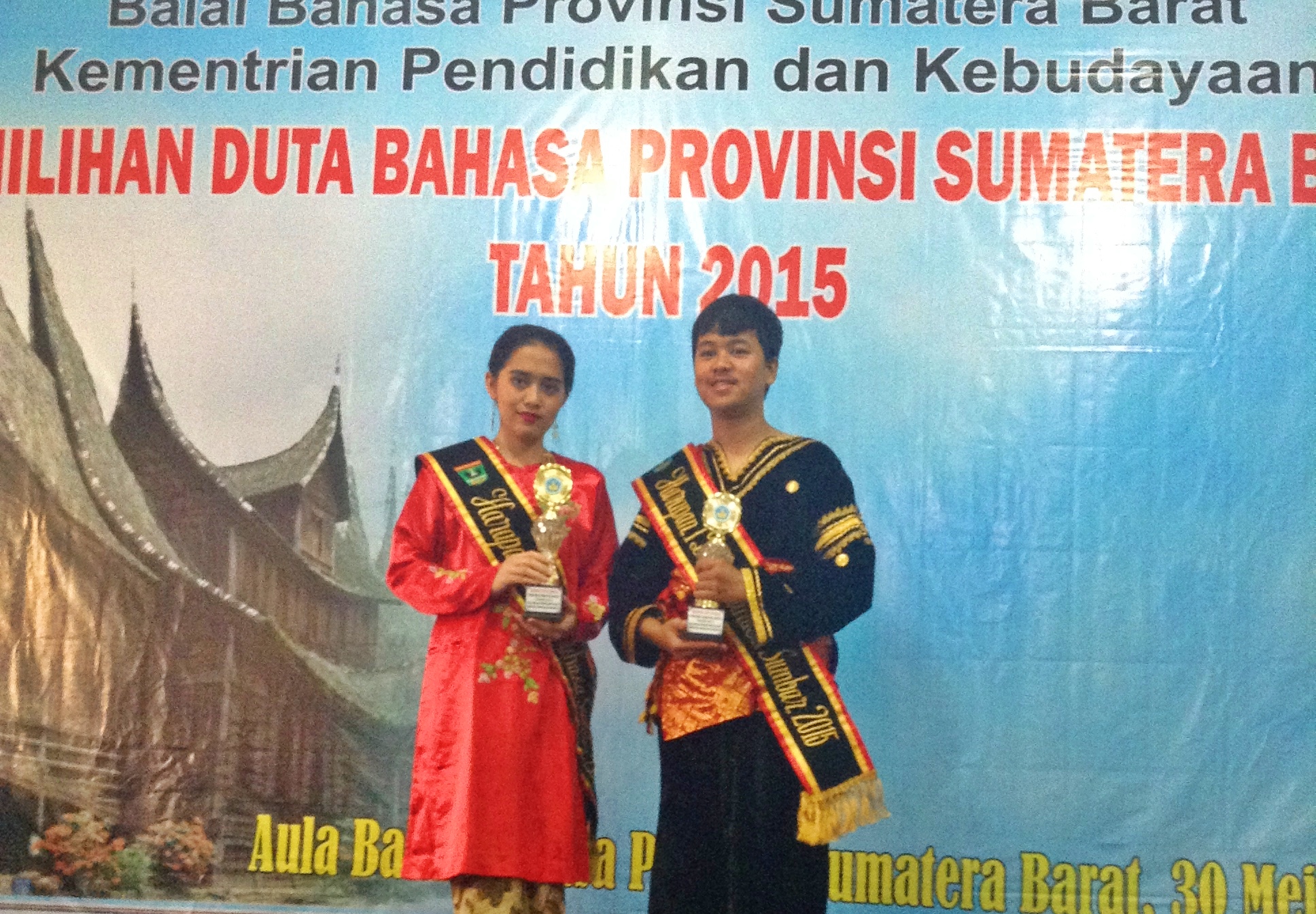 mahasiswa_sastra_inggris_ubh_juara_harapan_1_duta_bahasa_sumbar_2015