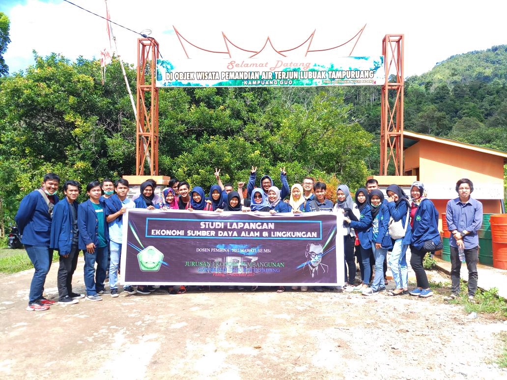 mahasiswa_ekonomi_pembangunan_kuliah_lapangan_air_terjun__lubuk_tampuruang