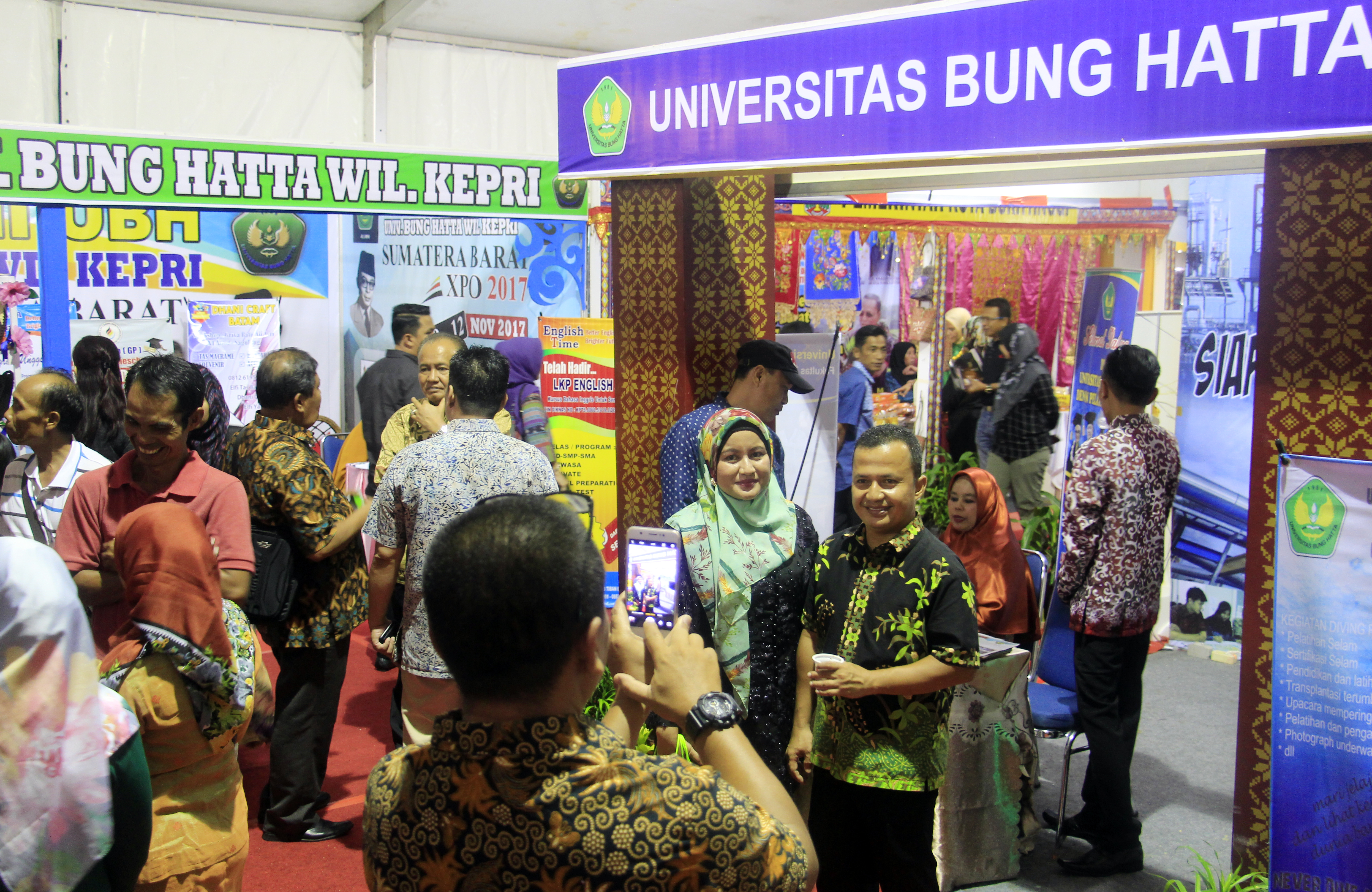 universitas_bung_hatta_hadir_di_sumbar_expo_2017,_upaya_branding_di_luar_daerah