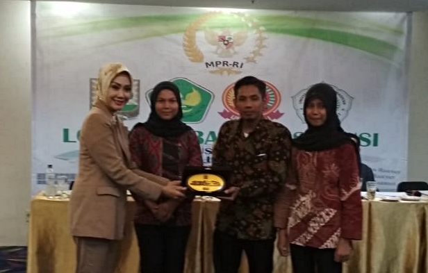 Tim Debat Fakultas Hukum Universitas Bung Hatta Juara 2 Lomba Debat Konstitusi MPR 2018