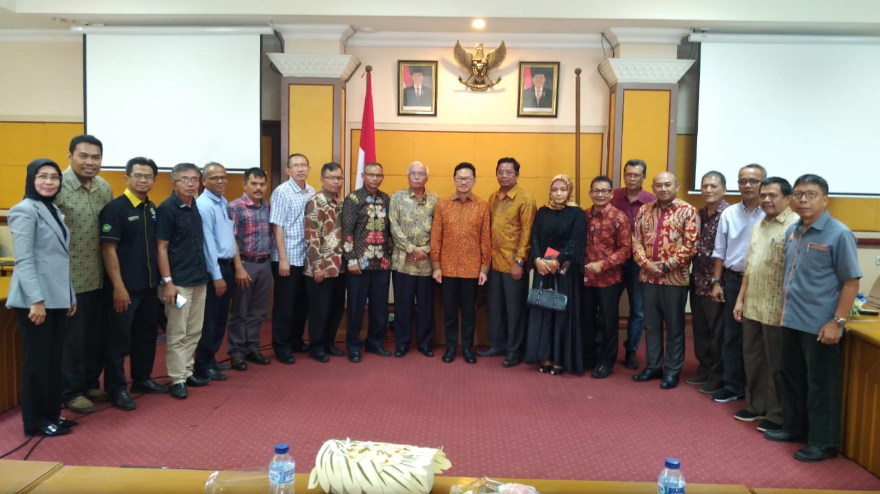 Penandatanganan MoU UBH dengan PT Cirebon Power dan  Persatuan Insinyur Indonesia (PII) 