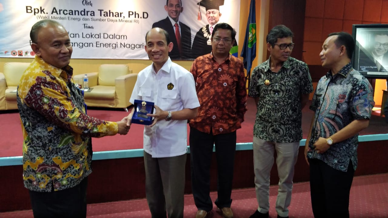 BEMM FTI Sukses Hadirkan Wamen ESDM ke Universitas Bung Hatta 
