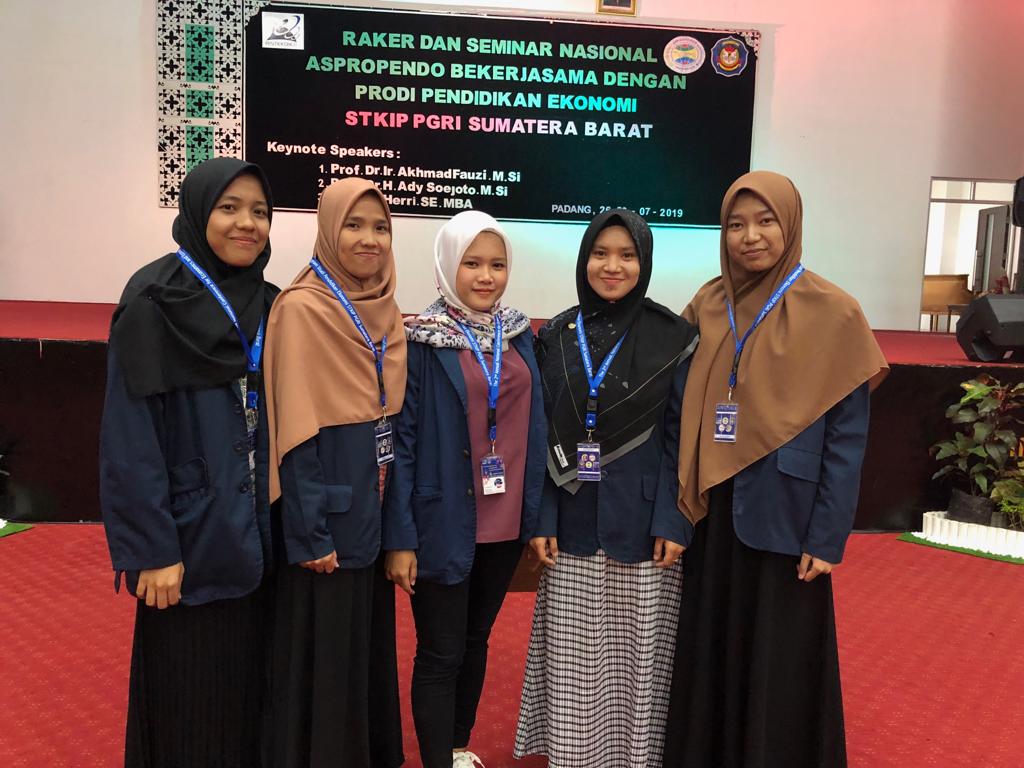 Mahasiswa Akuntansi FEB Menjadi Pemakalah di Seminar Nasional STKIP PGRI Sumbar