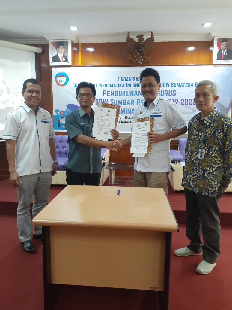 MoU antara Dekan FTI dan Asosiasi Profesi Informatika Indonesia
