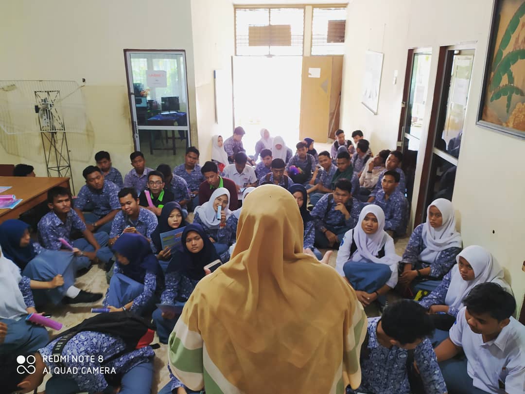 FTI Univ. Bung Hatta Bangkitkan Semangat Siswa SMK N 8 Padang Melanjutkan Kuliah