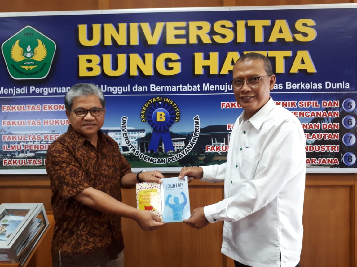 Penulis Best Seller, Dedi Mahardi, Kunjungi Universitas Bung Hatta 