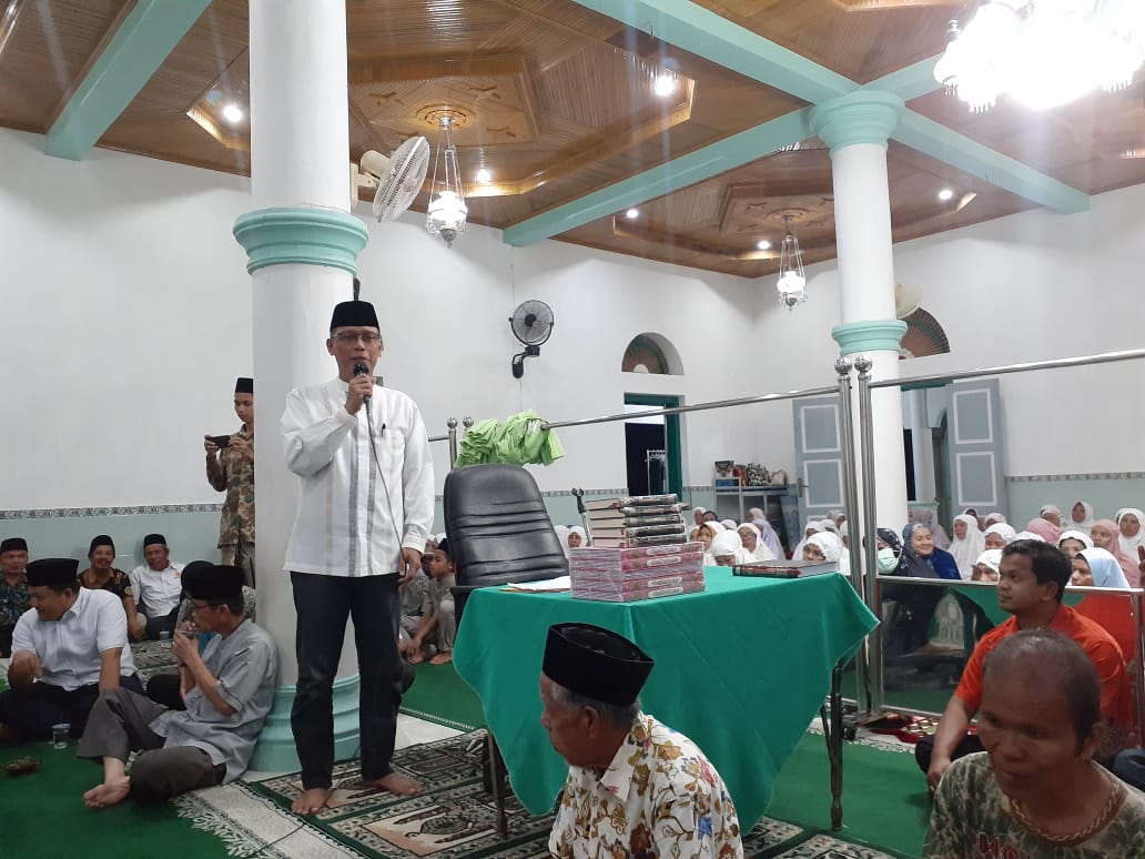 Rektor Universitas Bung Hatta dan Rombongan Safari Ramadan Prov. Sumbar Kunjungi Masjid di Padang Pariaman