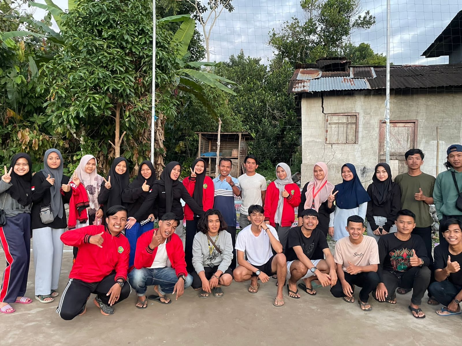 Giatkan Olahraga di Masyarakat, Mahasiswa KKN PPM Tanjung Raya Gelar Turnamen Bola Voli se-Tanjung Raya 