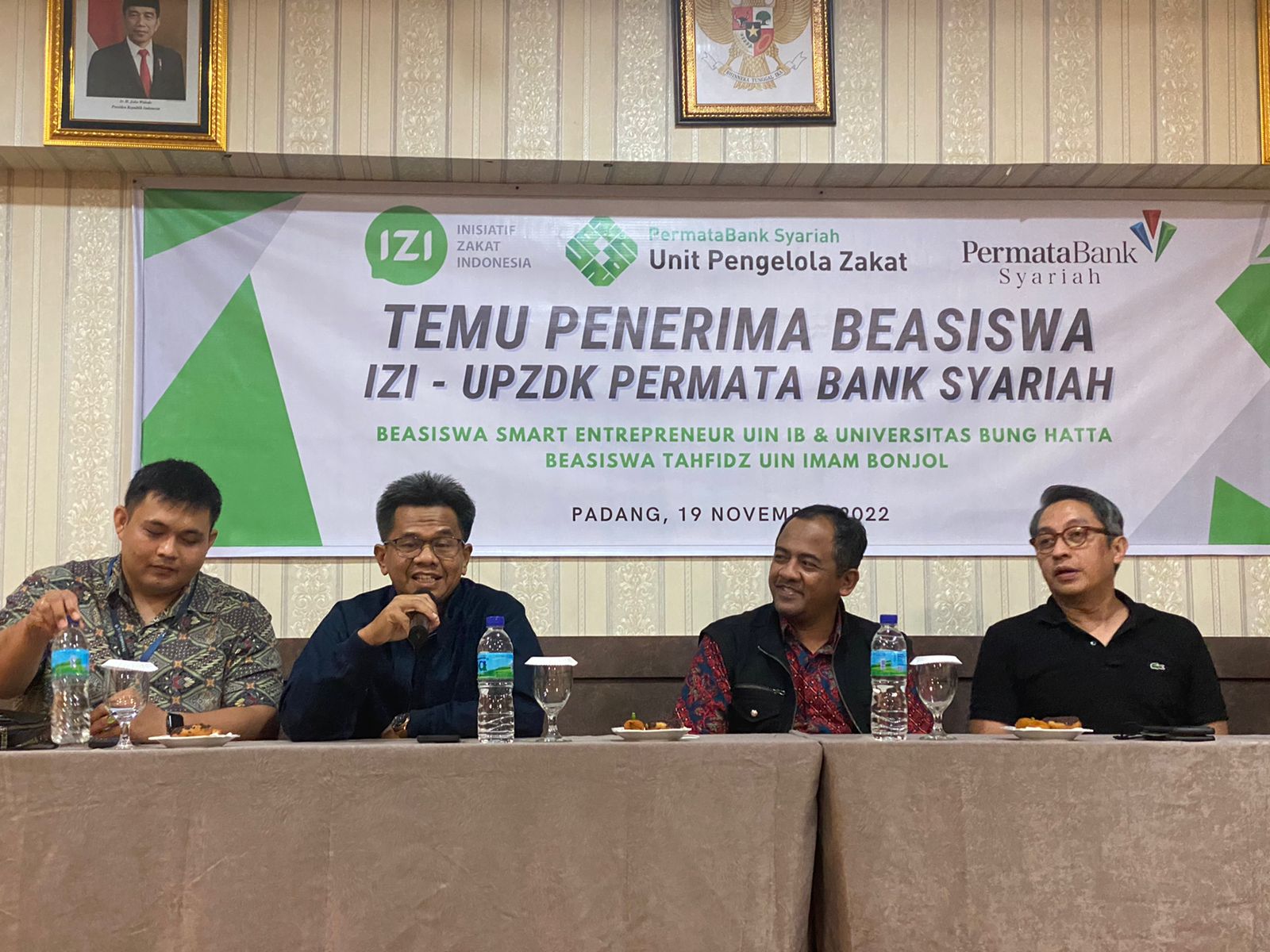 Kelompok Bisnis Mahasiswa Universitas Bung Hatta Bertemu dengan Dirut Bank Syariah Permata dan Dirut IZI