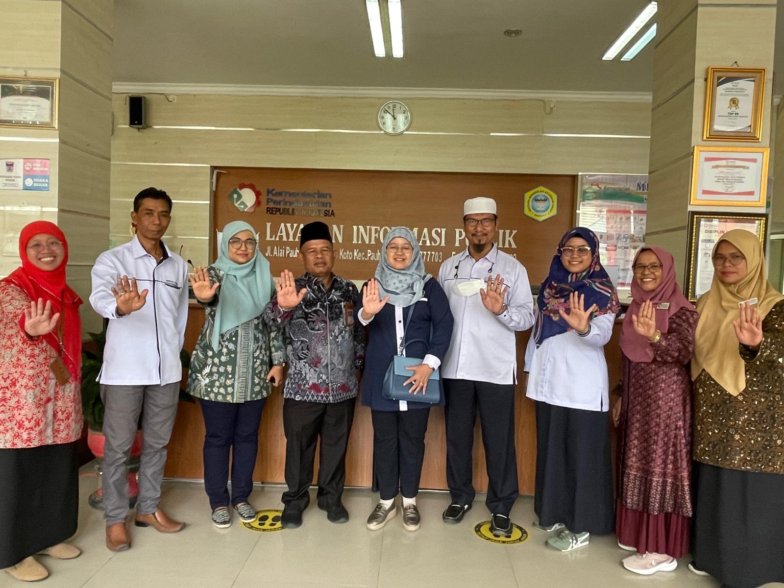 Didampingi Dekan FTI, Teknik Kimia Universitas Bung Hatta Jajaki Kerja Sama dengan SMK-SMAK Padang