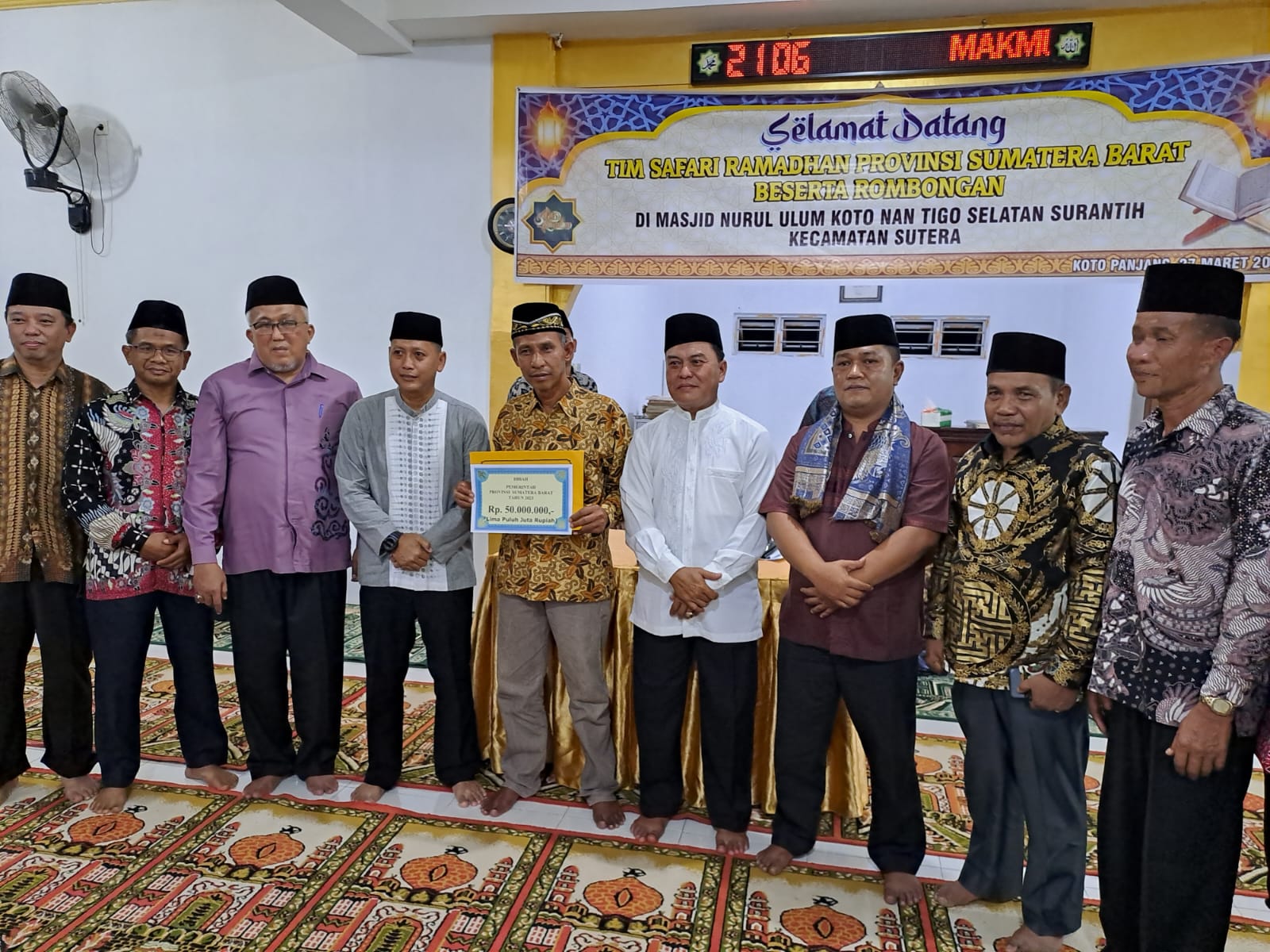 Rektor Universitas Bung Hatta beserta TSR VIII Pemprov Sumbar, Sambangi Masjid Nurul Ulum Surantih Pesisir Selatan