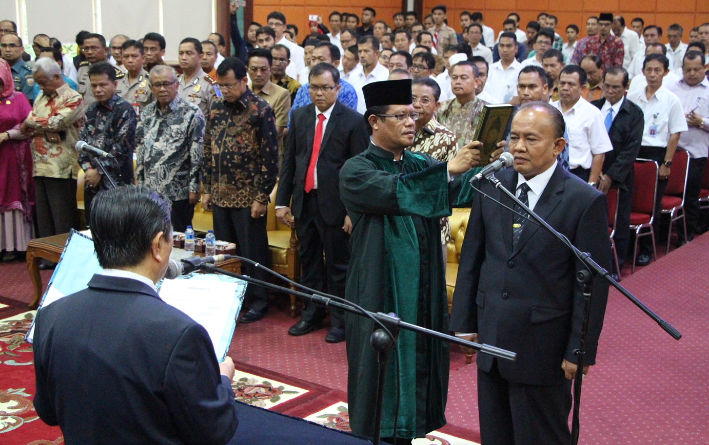 prof._dr._azwar_ananda,_ma_dilantik_sebagai_rektor_ke-9_universitas_bung_hatta