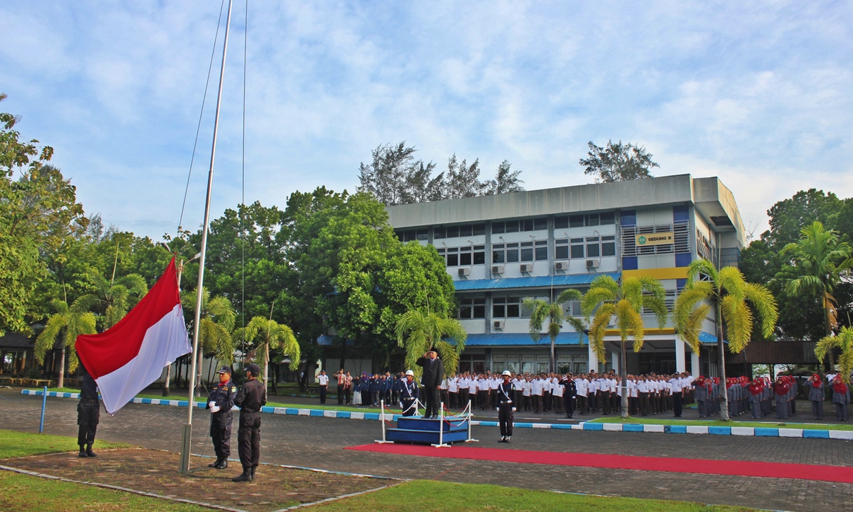 universitas_bung_hatta_menggelar_upacara_kemerdekaan_17_agusutus