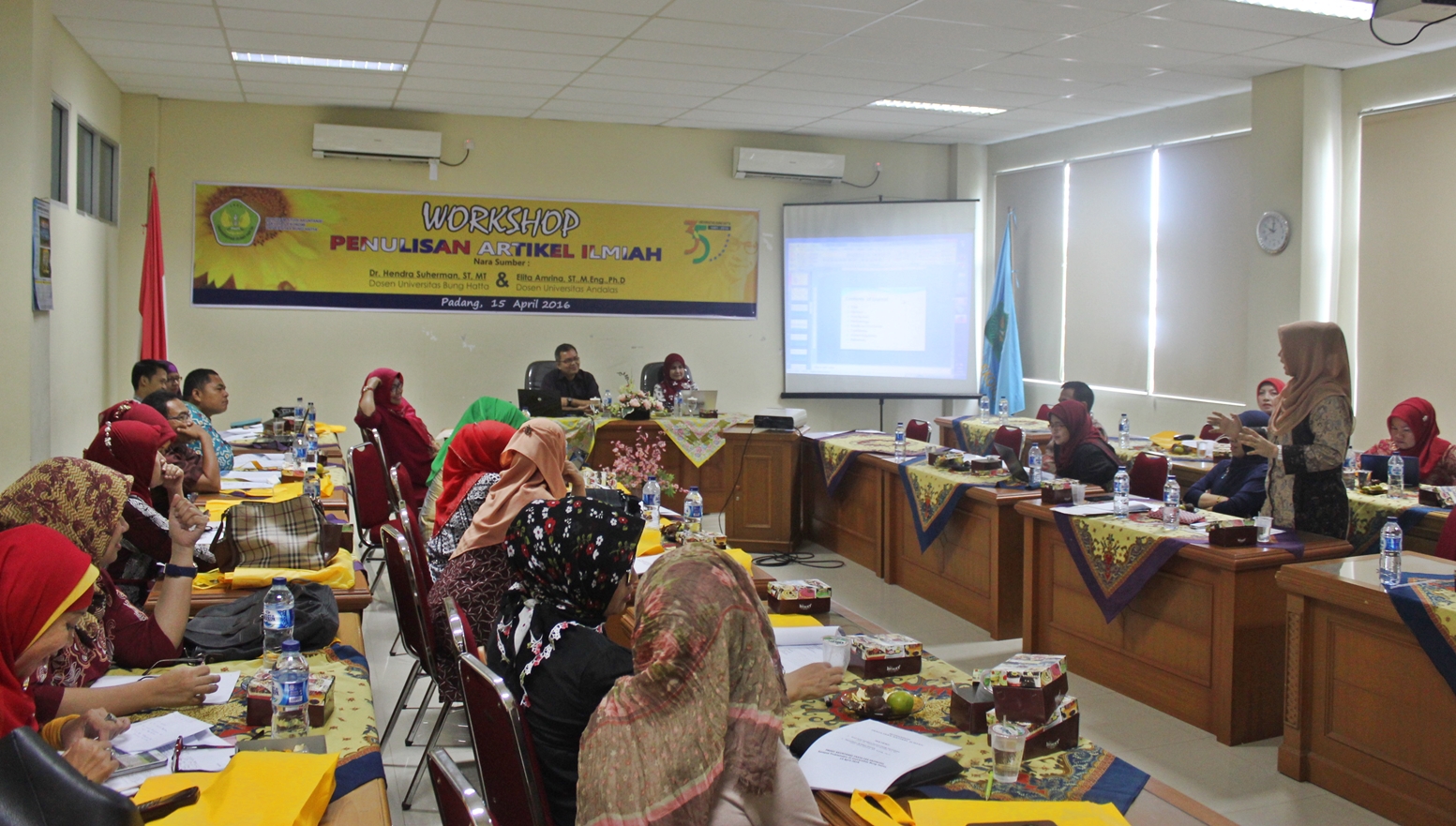 jurusan_akuntansi_universitas_bung_hatta_gelar_workshop_penulisan_artikel_ilmiah_