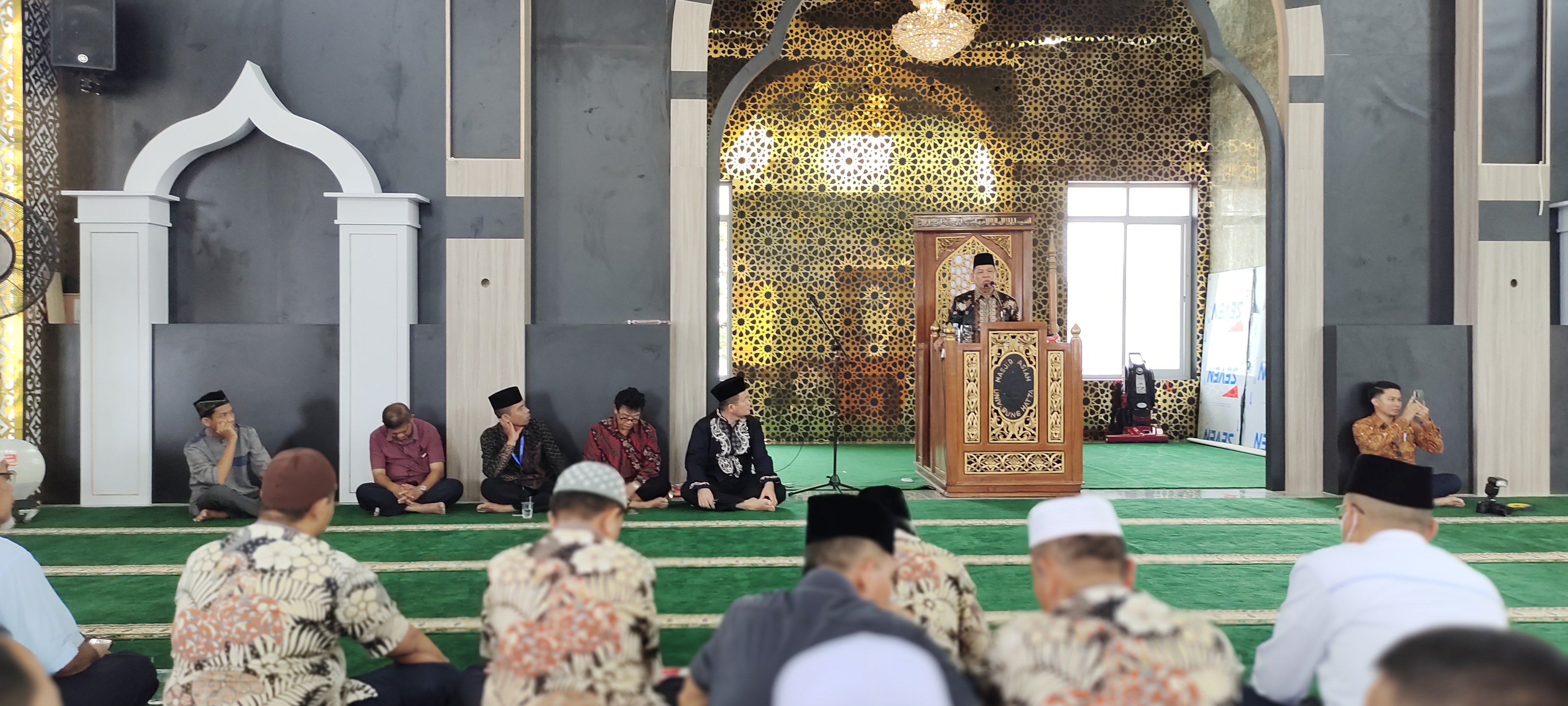 Sambut Bulan Suci Ramadan 1444 H, Civitas Akademika Universitas Bung Hatta Silaturahmi di Masjid Asiah