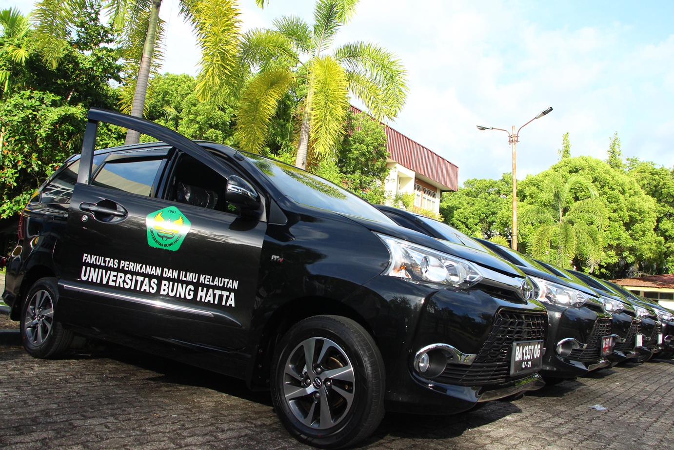 universitas_bung_hatta_miliki_16_unit_mobil_operasional_kampus