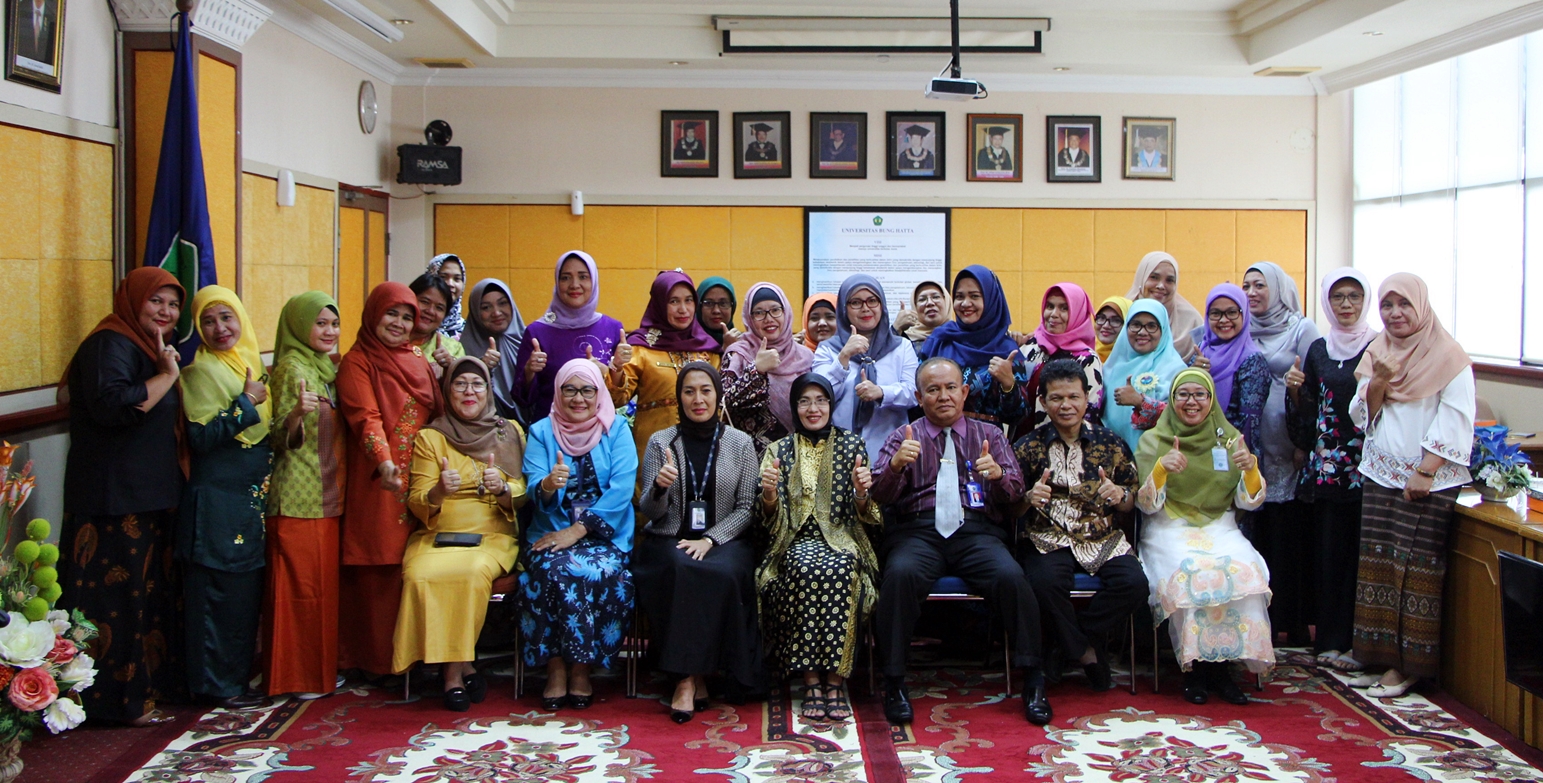 rektor_lantik_pengurus_ikatan_wanita_universitas_bung_hatta_2017-2021