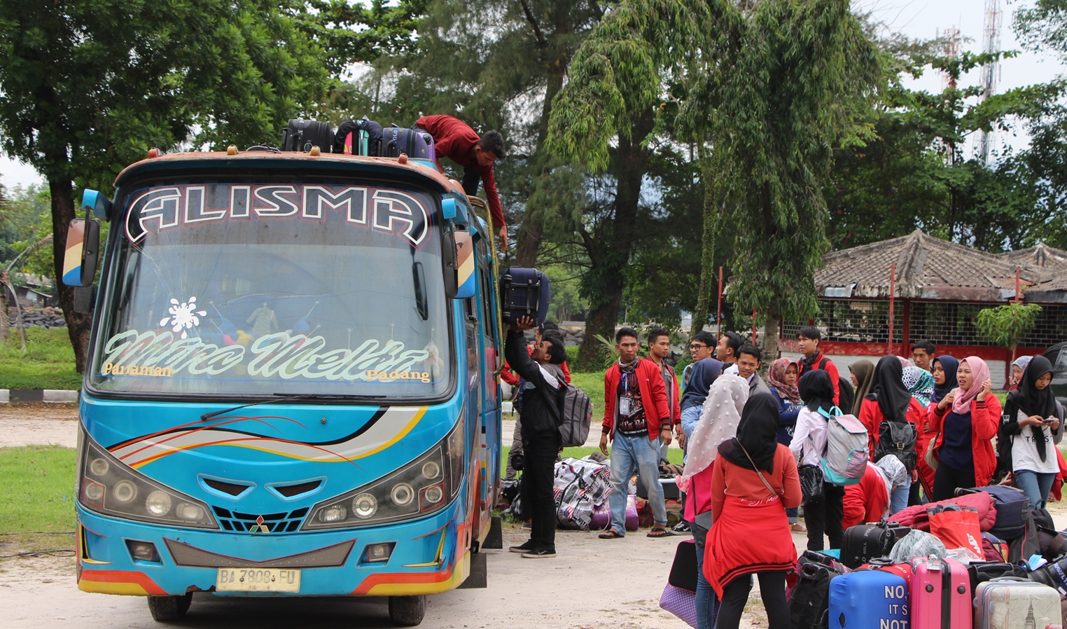 masa_kkn_berakhir,_ribuan_mahasiswa_universitas_bung_hatta_tinggalkan_61_lokasi_nagari_