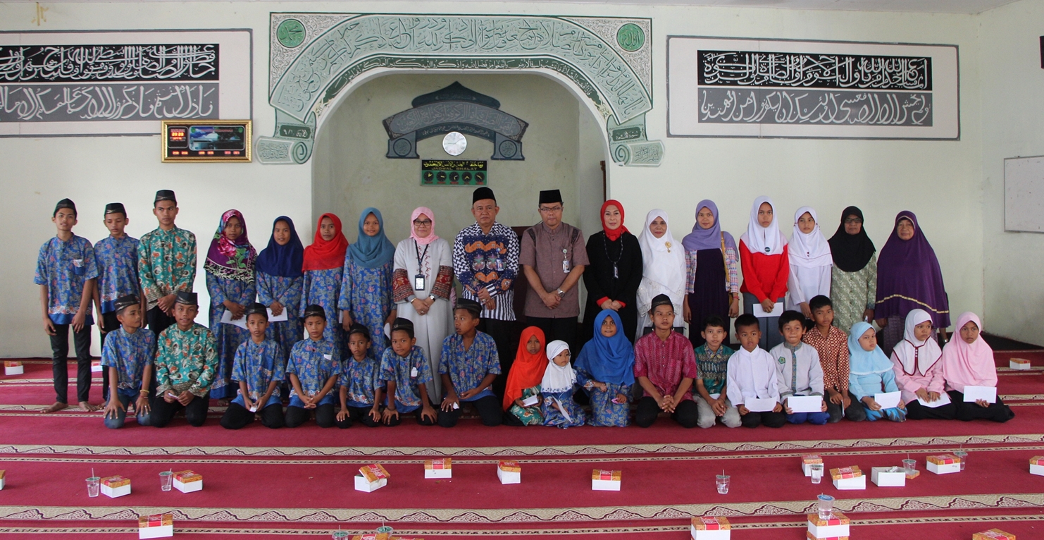 universitas_bung_hatta_adakan_ceramah_agama_dan_berikan_santunan_50_anak_panti_asuhan