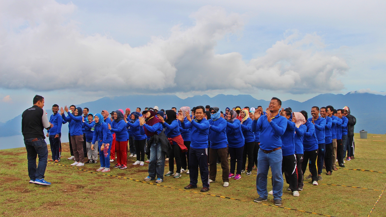 75_tenaga_kependidikan_universitas_bung_hatta_ikuti_outbond_management_training