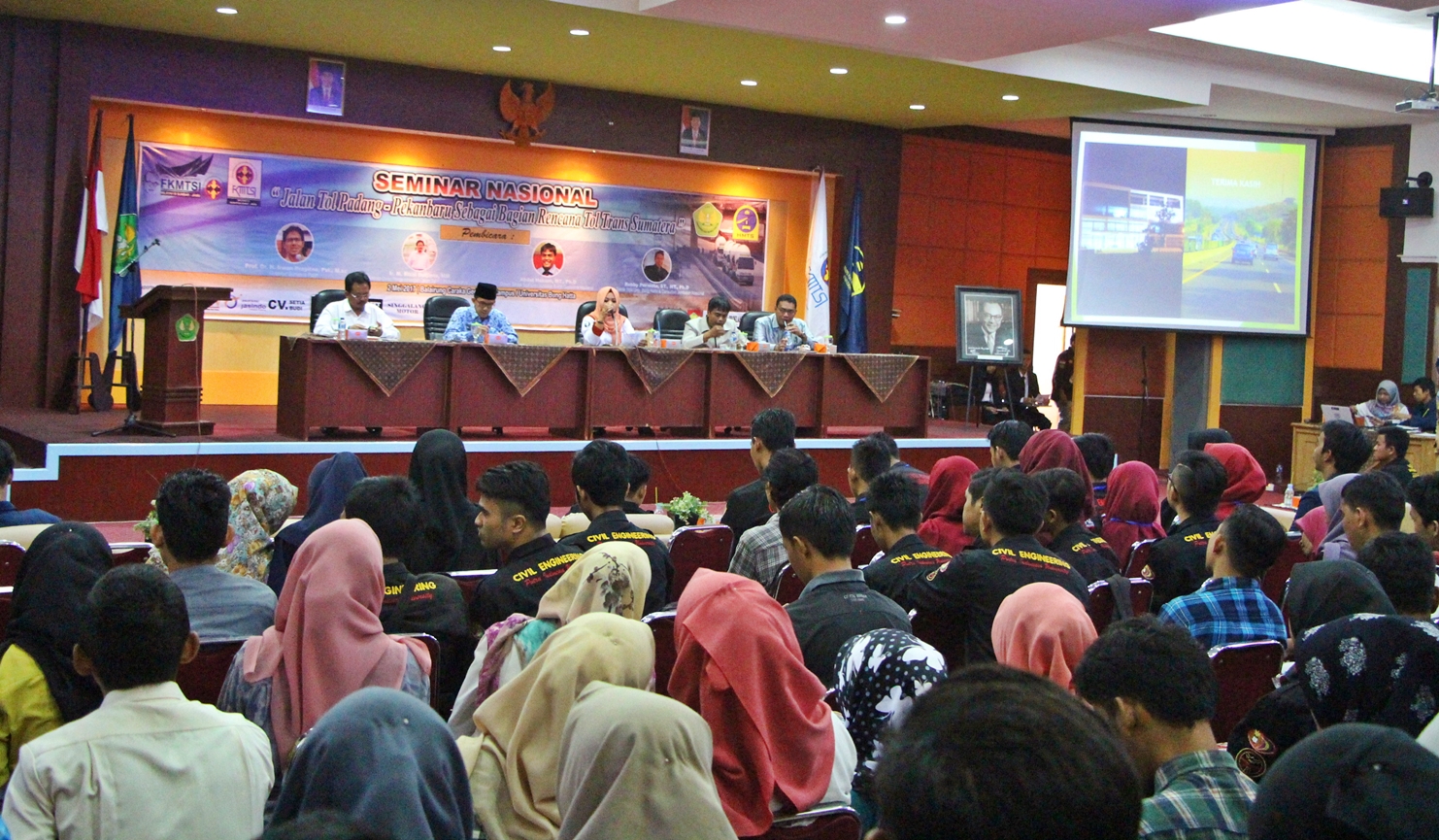 teknik_sipil_universitas_bung_hatta_jadi_tuan_rumah_temu_wicara_regional_fkmtsi_iii