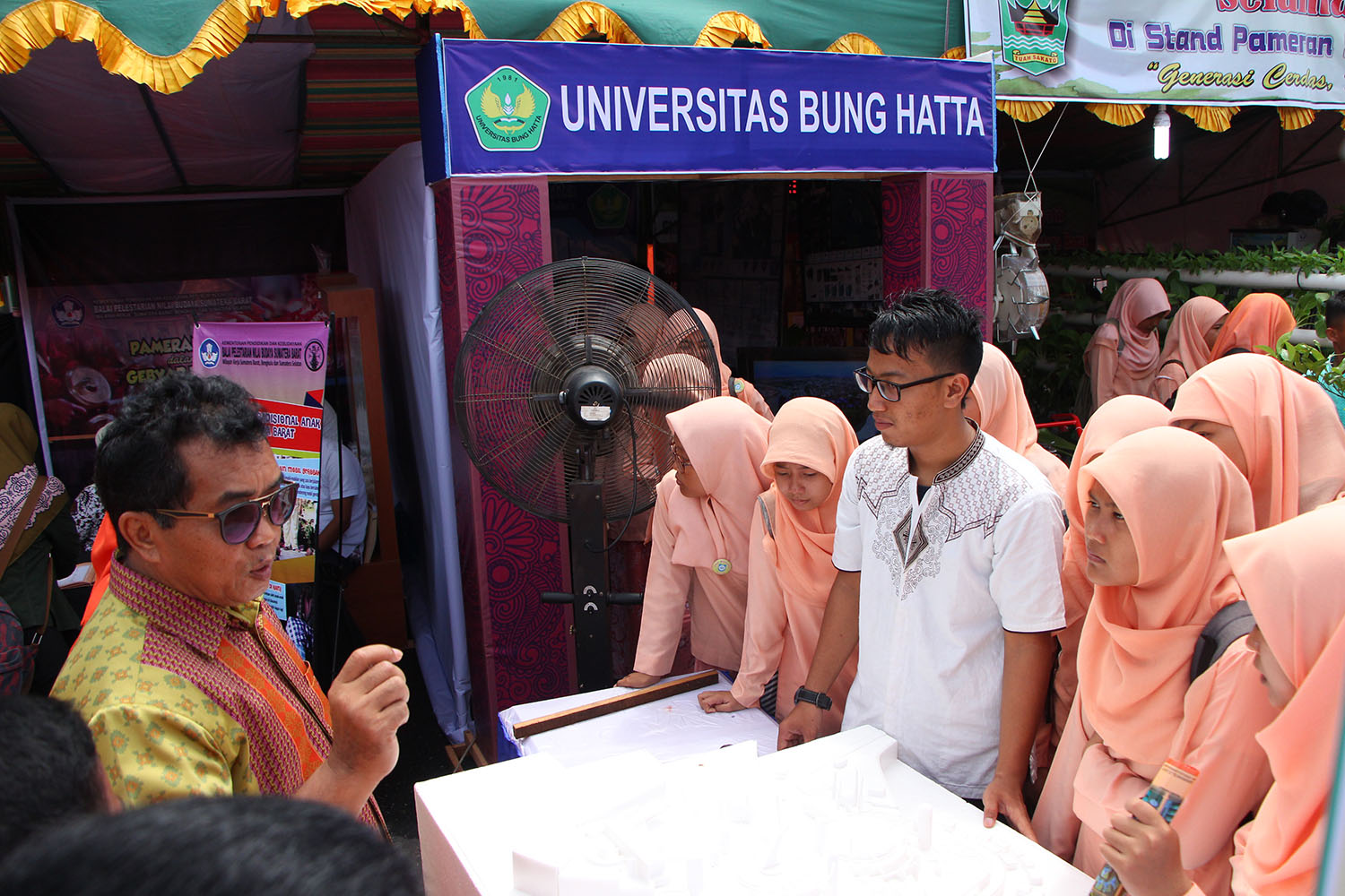 universitas_bung_hatta_tampil_di_gebyar_dan_expo_teknologi_pendidikan_sumbar