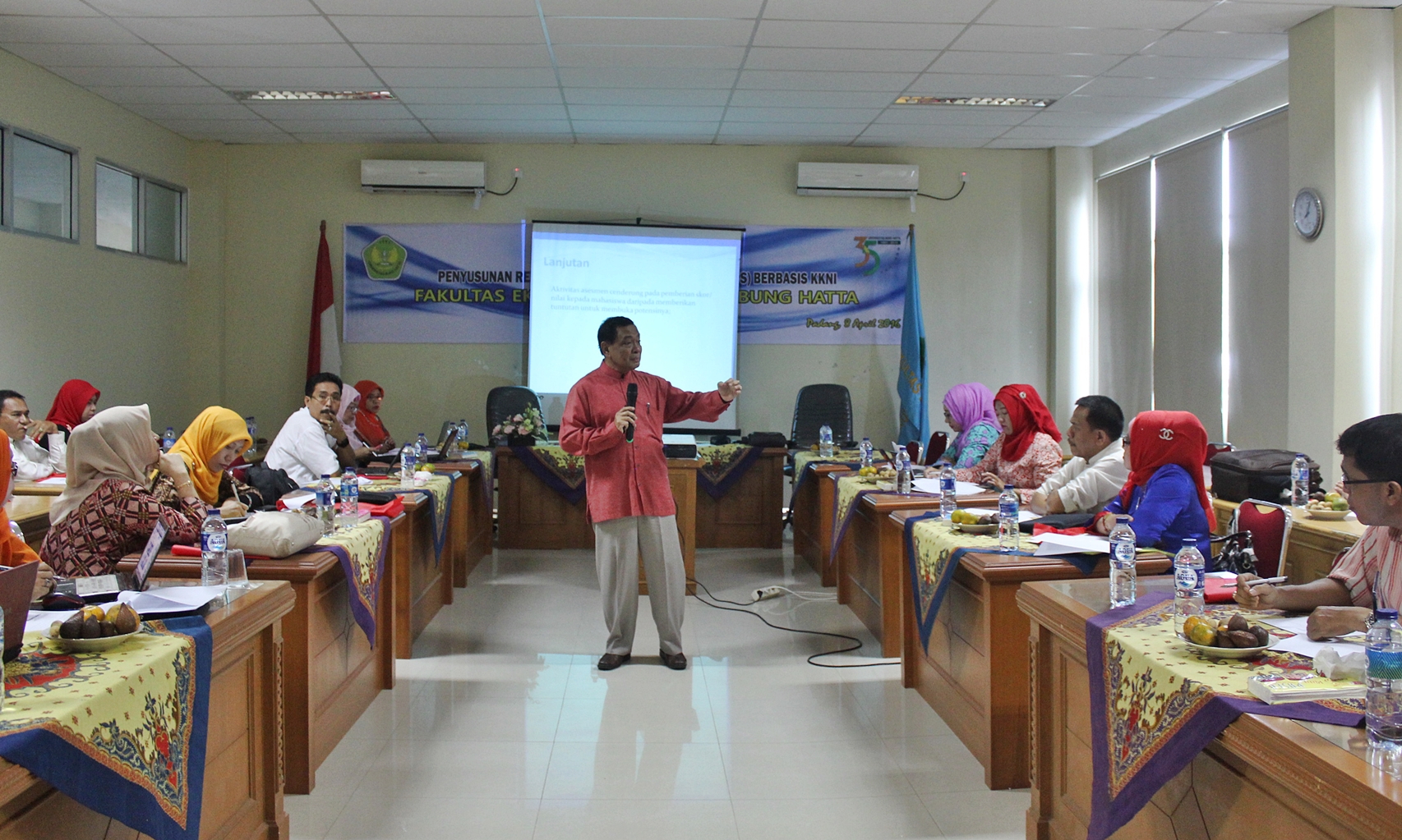 fe_universitas_bung_hatta_adakan_workshop_penyusunan_rencana_pembelajaran_