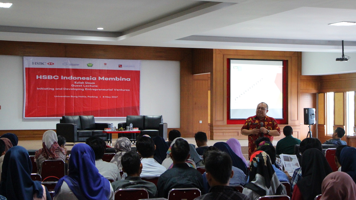 _hsbc_indoensia_dan_bei_padang_beri_kuliah_mahasiswa_ekonomi_universitas_bung_hatta