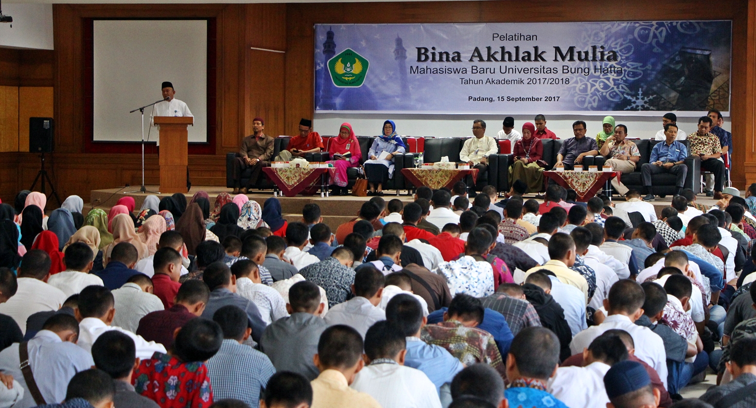 universitas_bung_hatta_gelar_pelatihan_bina_akhlak_mulia_bagi_mahasiswa_baru