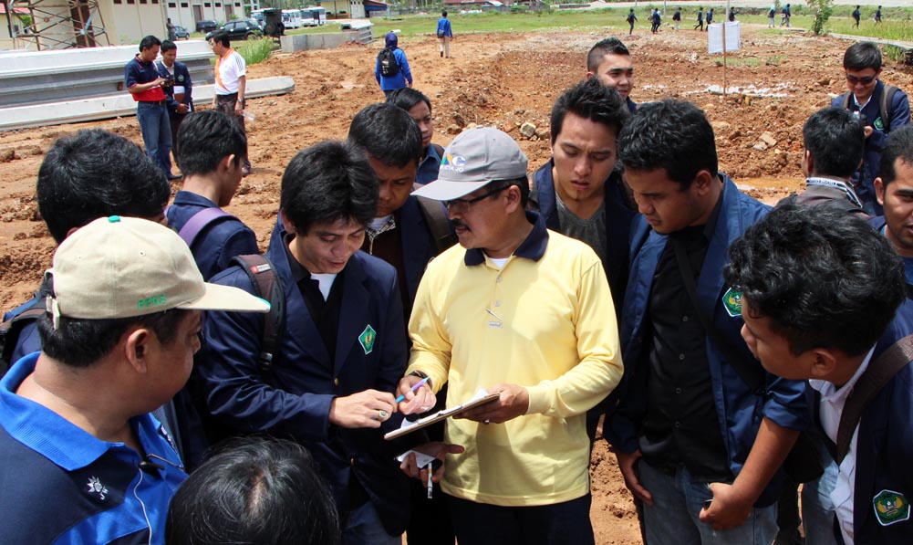 Mahasiswa Teknil Sipil UBH: Kuliah Lapangan Dukung Kompetensi Mahasiswa