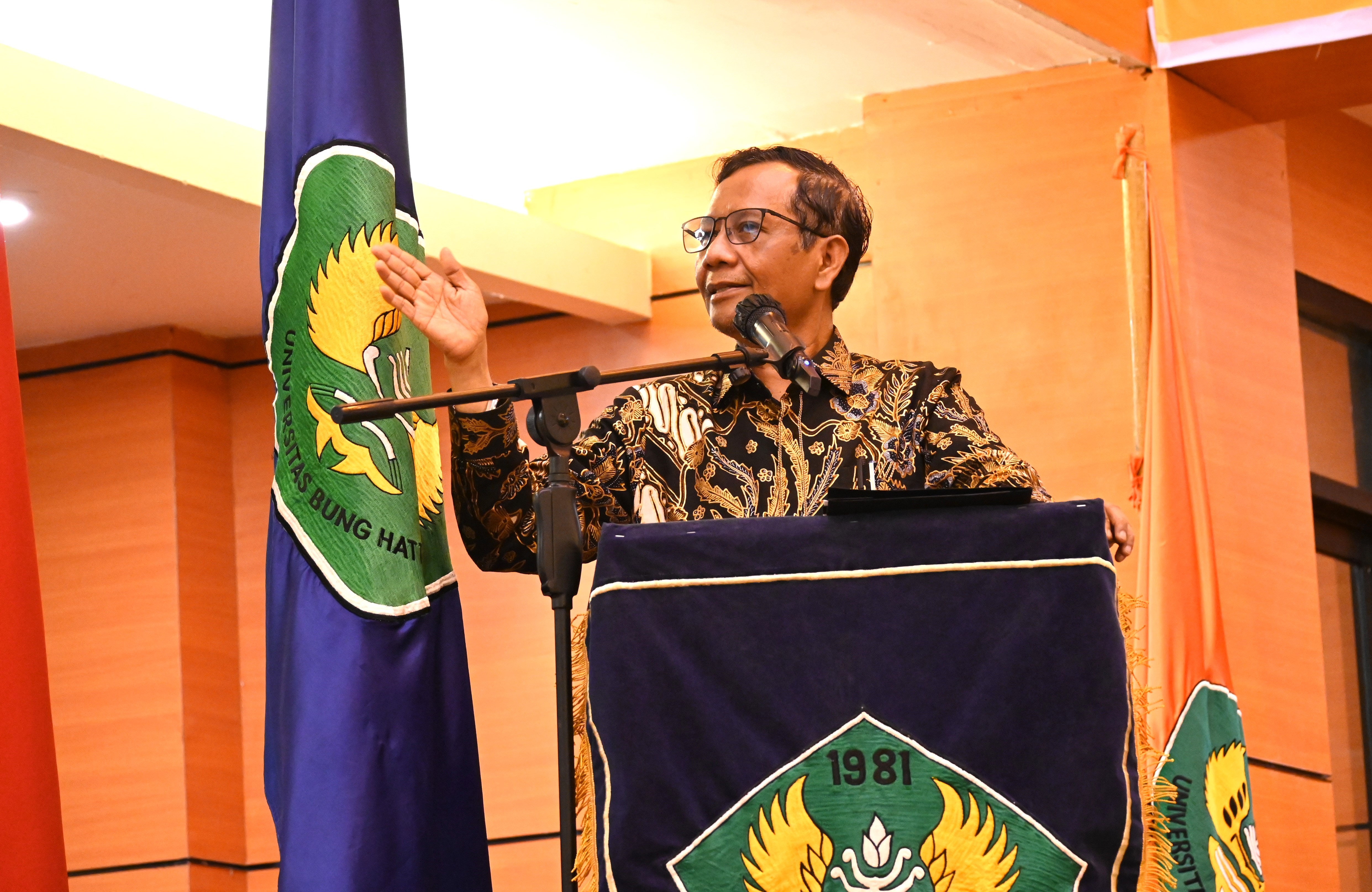 Kuliah Umum Menkopolhukam  Prof. Dr. Mohammad Mahfud M.D., Di Universitas Bung Hatta Jelaskan Pemilu dan Bela Negara