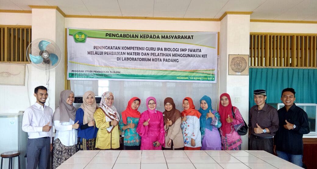 pendidikan_biologi_universitas_bung_hatta_adakan_pelatihan_media_kit_untuk_guru_smp