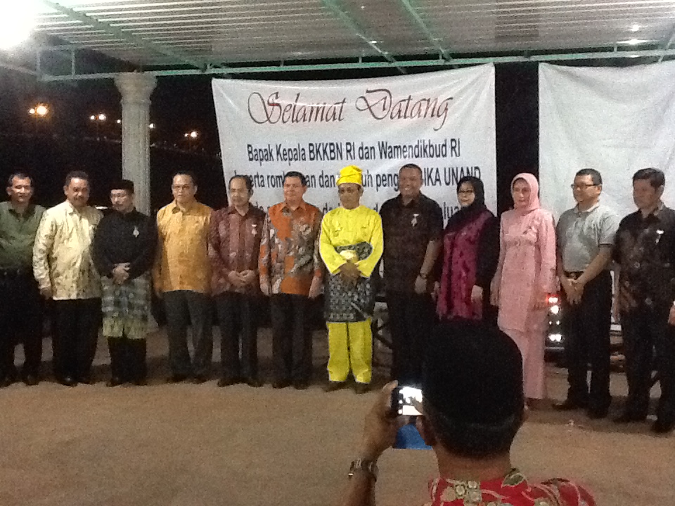 rektor_ubh,_dan_8_lainnya_dianugerah_jasa_wira_kesultanan_lingga