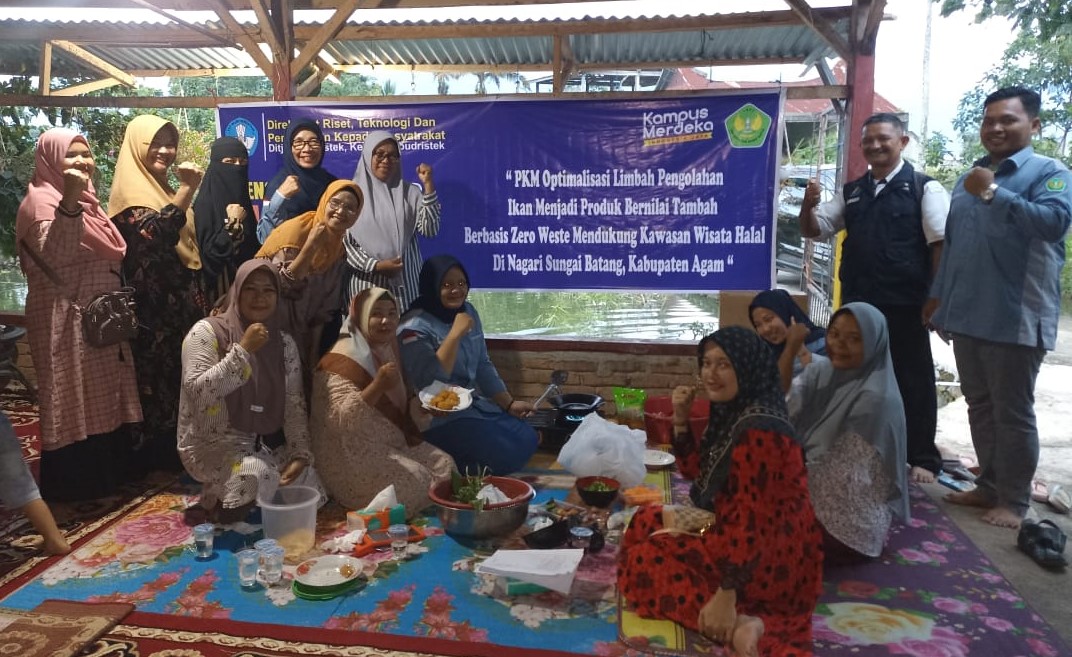 Di Nagari Sungai Batang-Agam, Tulang Ikan Diolah Tim PKM Universitas Bung Hatta Jadi Produk Bernilai