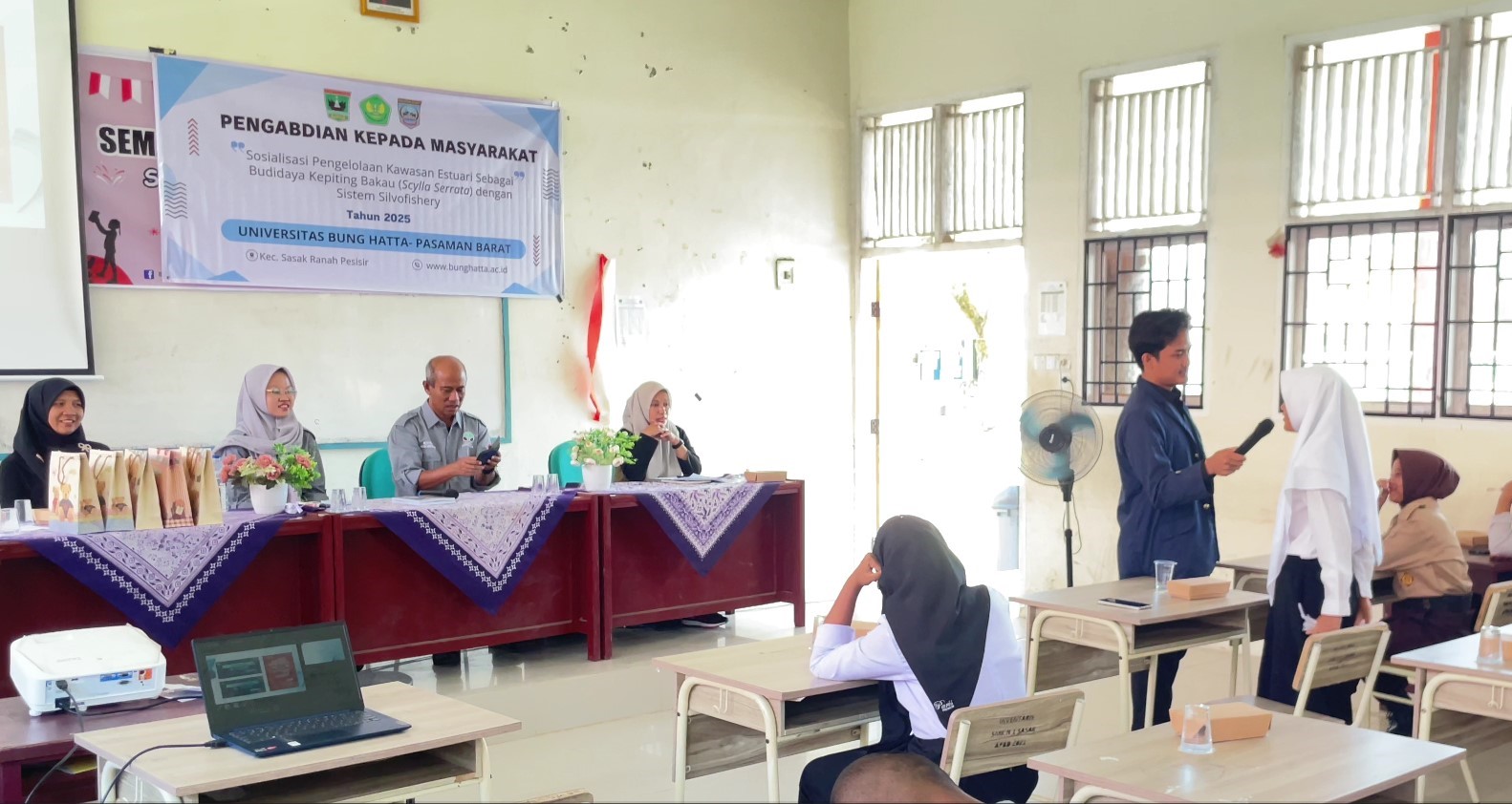 tim_pkm_fakultas_perikanan_dan_ilmu_kelautan_universitas_bung_hatta,_sosialisasikan_sistem_silvofishery_sebagai_model_budidaya_kepiting_bakau