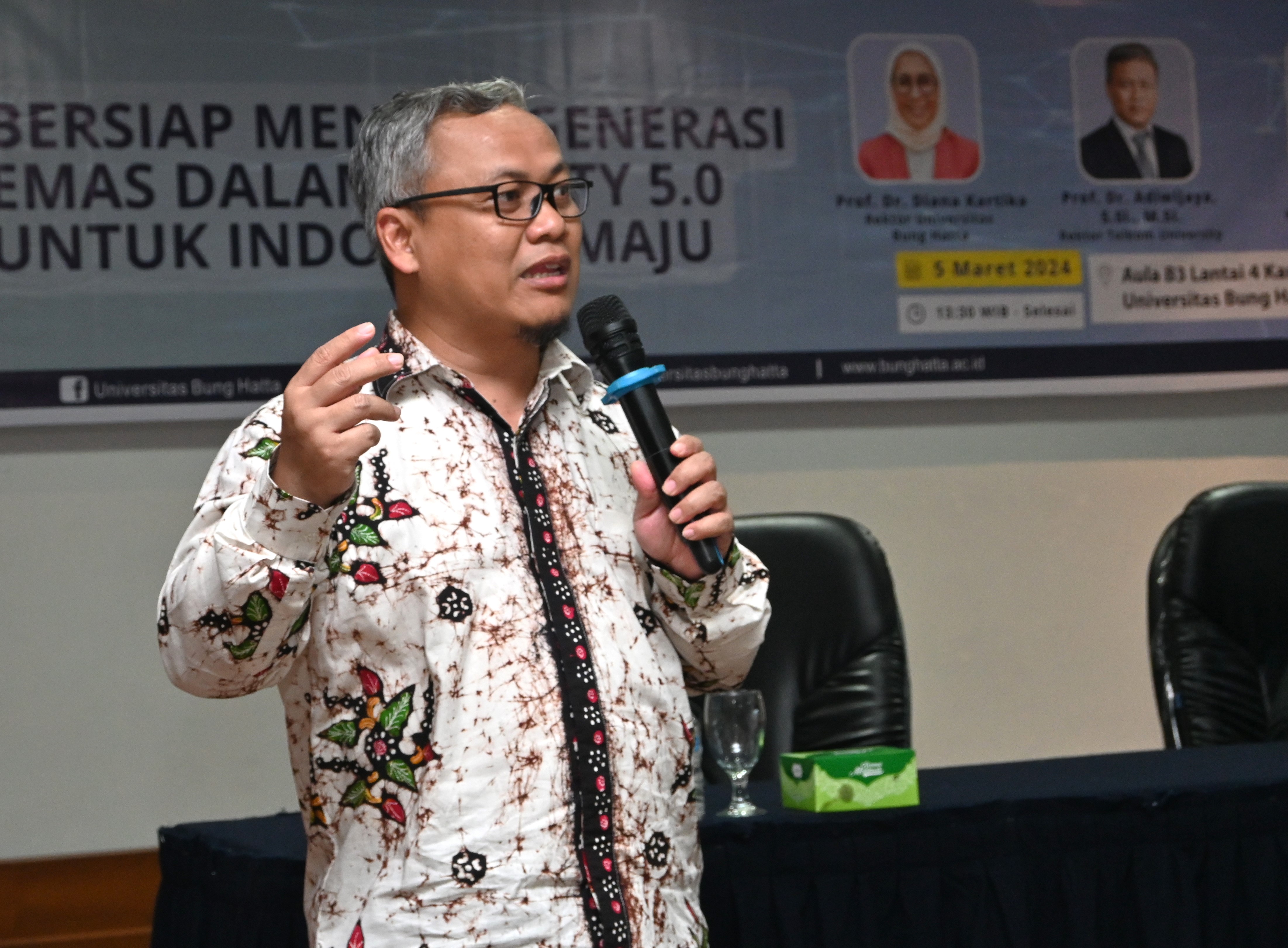 Wujudkan Generasi Emas Society 5.0, Rektor Telkom University Berikan Kuliah Umum di Universitas Bung Hatta