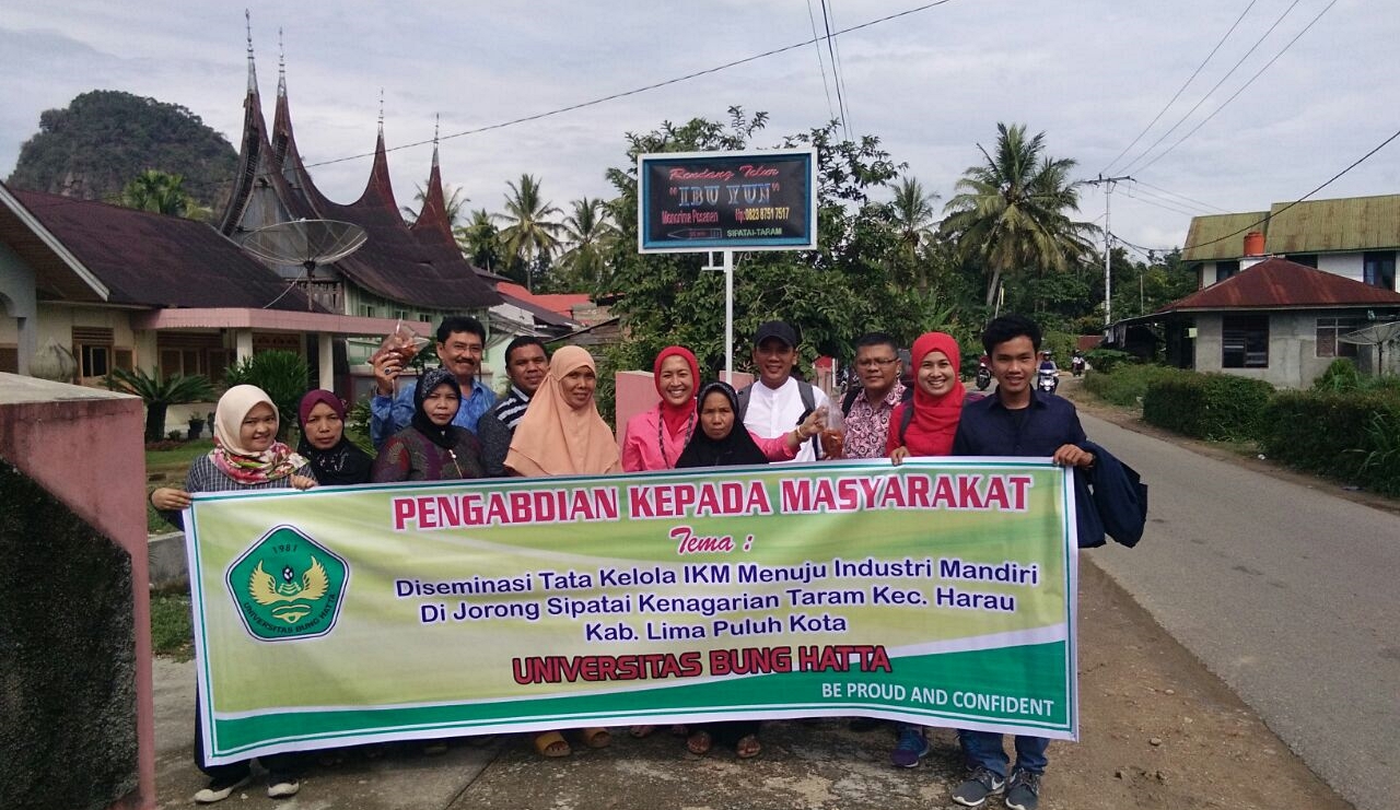 dosen_universitas_bung_hatta_adakan_pkm_di_home_industri_rendang_telur