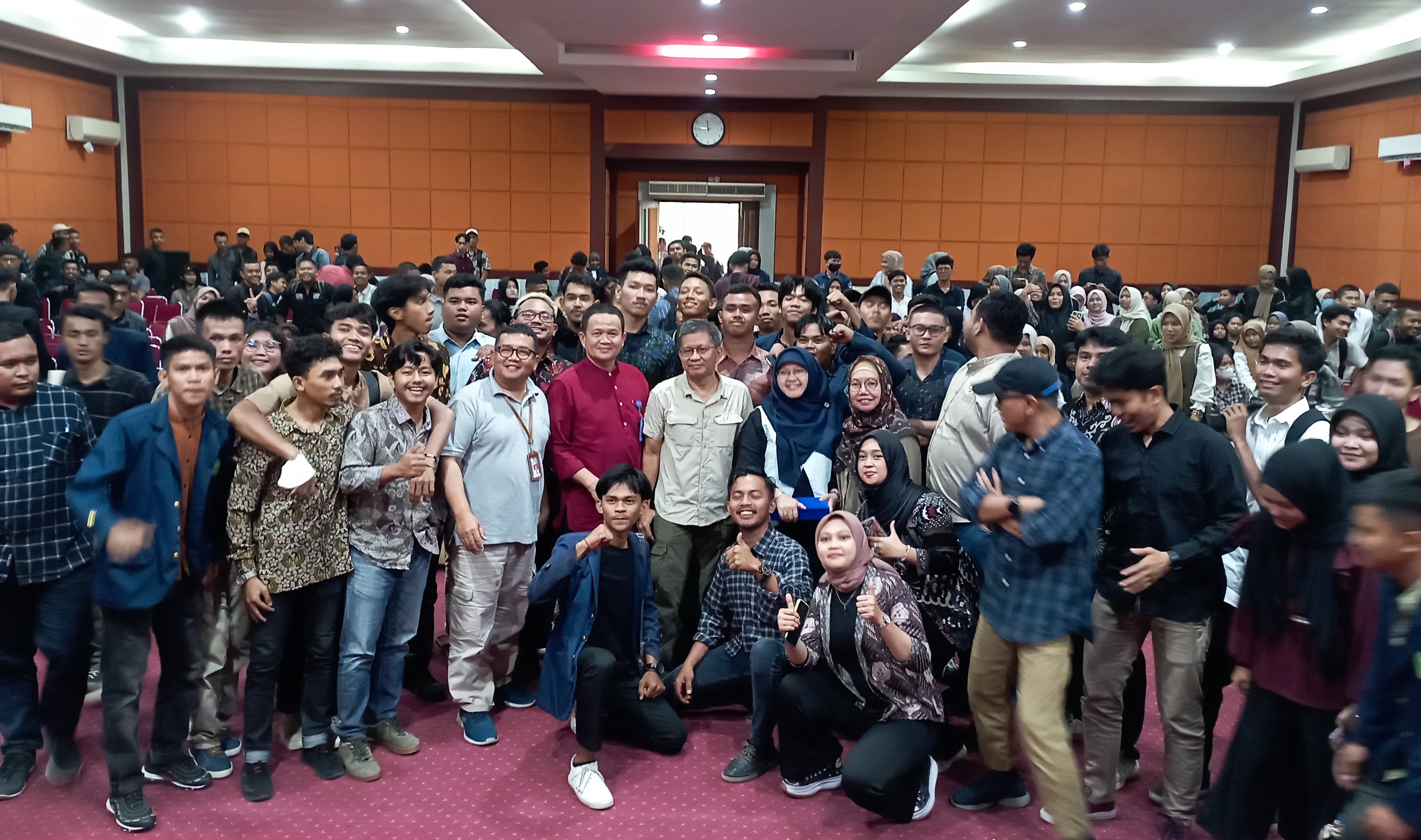 Talkshow Rocky Gerung di Universitas Bung Hatta : Bung Hatta dan Bung Hatta Muda Untuk Kejayaan Bangsa
