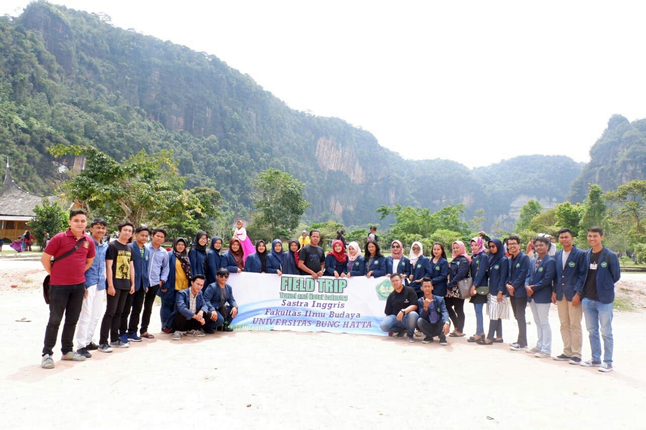 Mahasiswa Sastra Inggris Universitas Bung Hatta Kuliah Lapangan Tour and Travel Industry