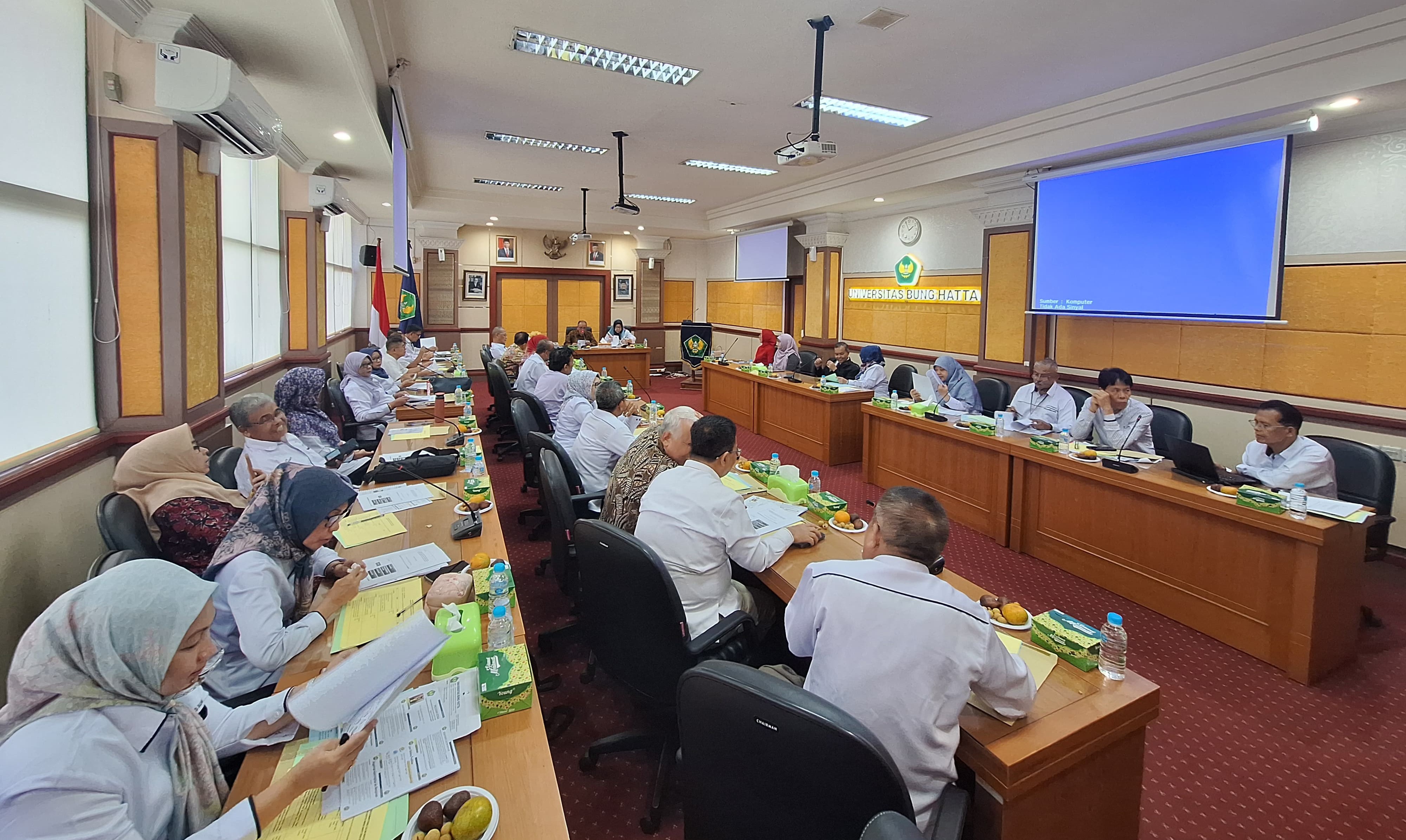 Tiga Calon Rektor Universitas Bung Hatta Periode 2024-2028 Sampaikan Visi, Misi, dan Program Kerja Dihadapan Senat Universitas
