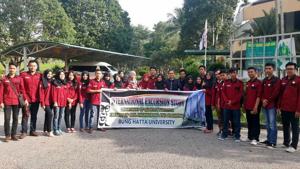 Mahasiswa dan Dosen Teknik Ekonomi Konstruksi Kunjungi Universiti Teknologi Malaysia