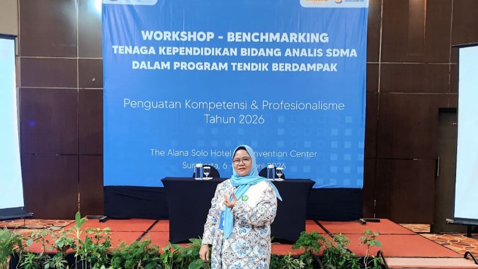 Lolly,S.H. Tendik Universitas Bung Hatta Ikut Program Tendik Berdampak Workshop–Benchmarking Analis SDM 