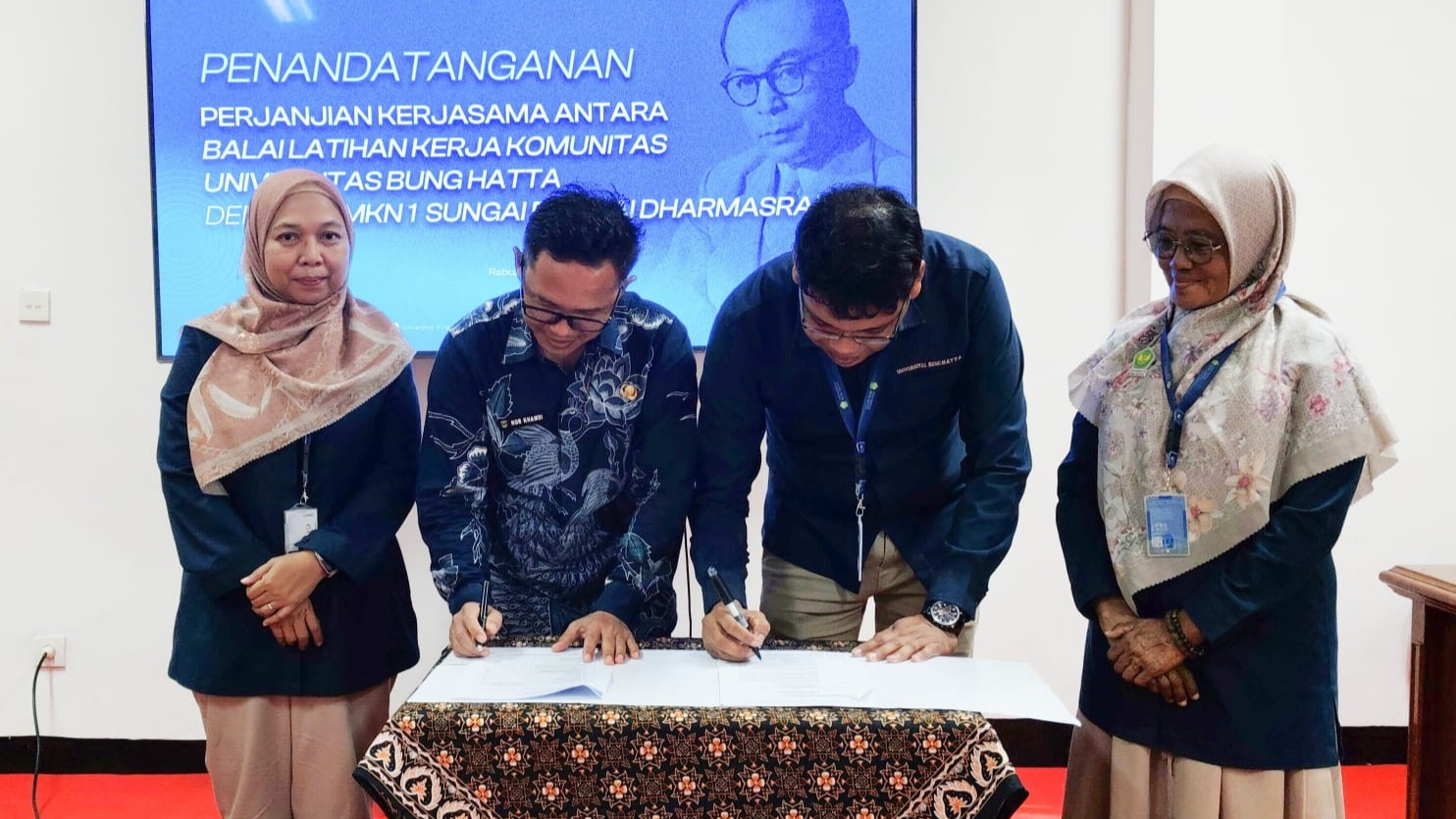 BLKK Universitas Bung Hatta dan SMKN 1 Sungai Rumbai Perkuat Kerja Sama Peningkatan Kompetensi Bahasa Asing Siswa