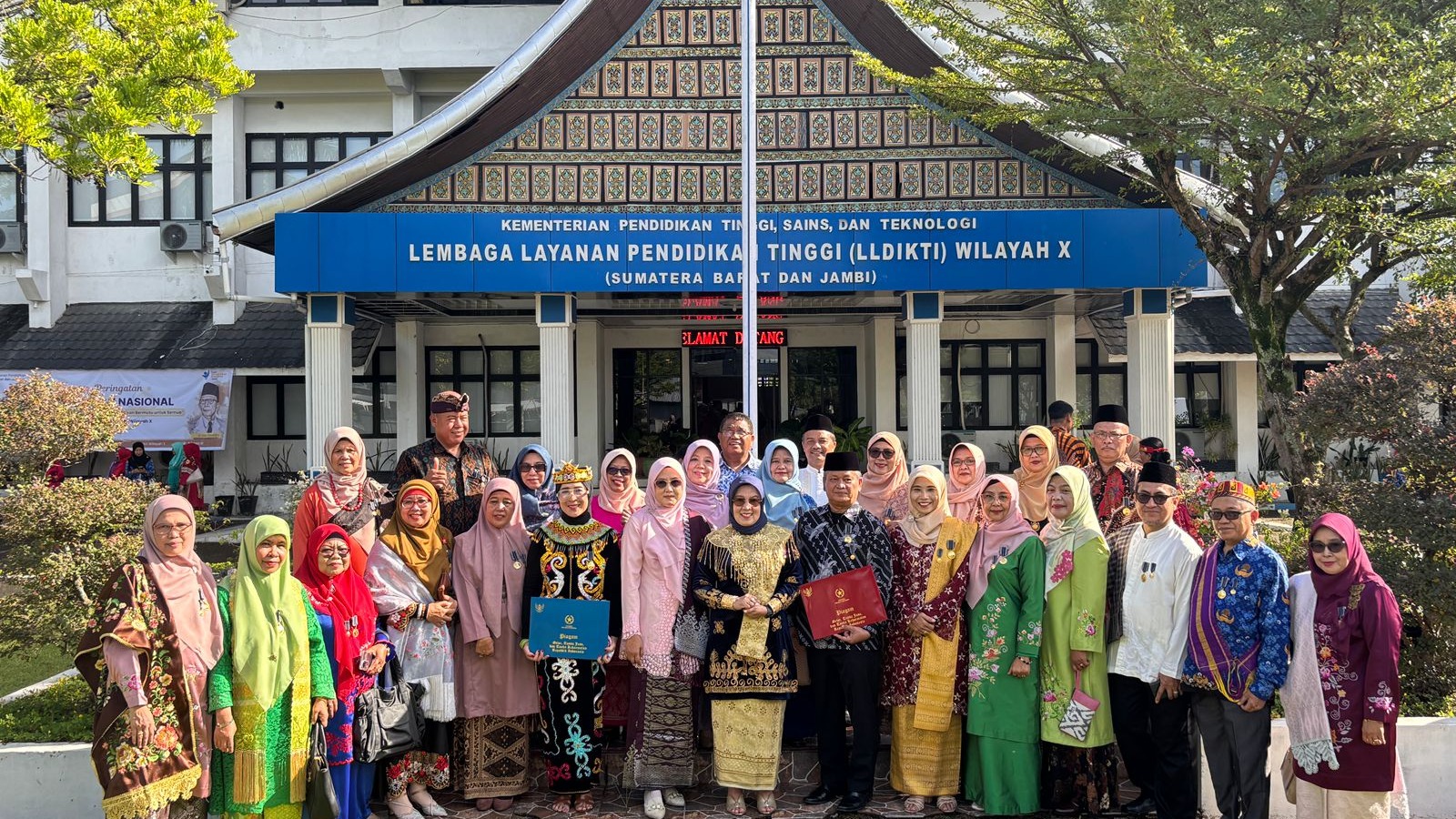 Hardiknas 2026: Dosen PNS DPK Universitas Bung Hatta Terima Satyalancana Karya Satya