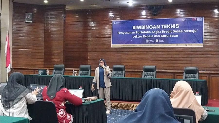 Prof. Dr. Azrita, S.Pi., M.Si. Jadi  Narasumber Bimtek Penyusunan Portofolio Angka Kredit Dosen di LLDIKTI X